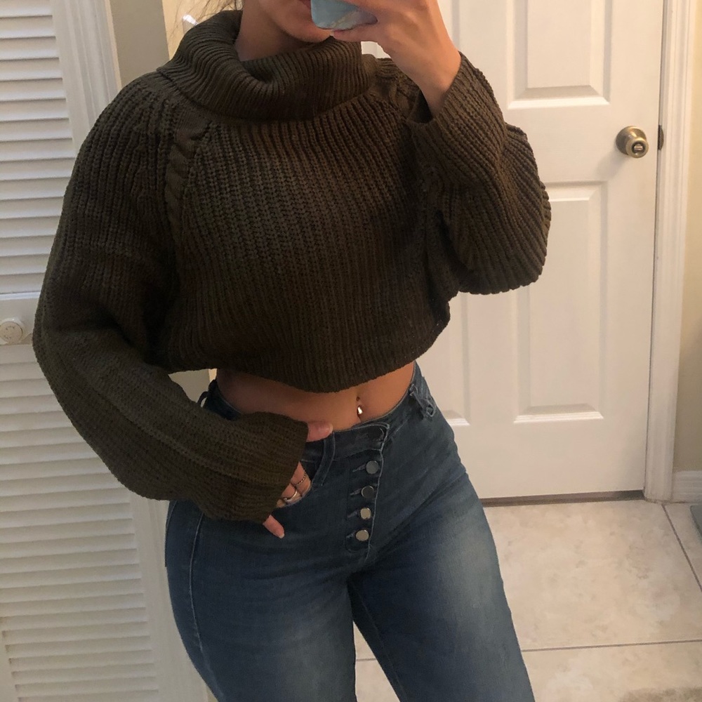 🆕 Olive Cropped Sweater